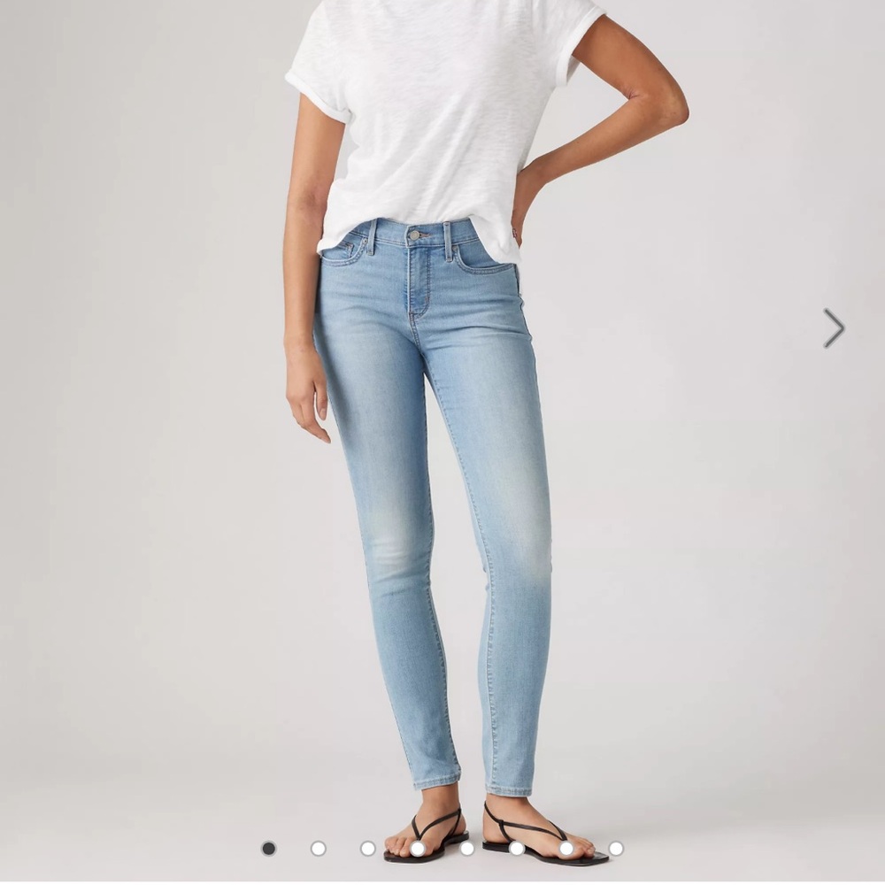 Like New Levi’s 311 Shaping Skinny Jeans - Size 28 x 32 - Light Wash